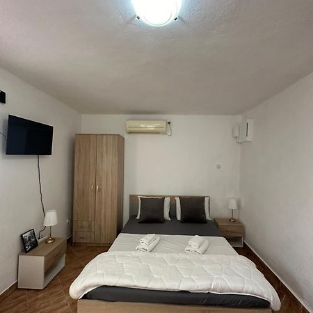 Apartman Nina Рисан Екстериор снимка