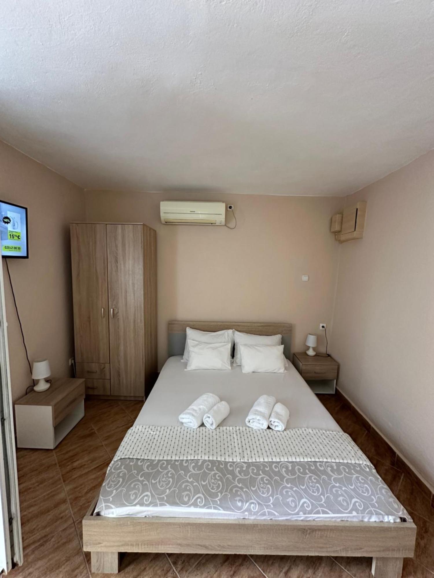 Apartman Nina Рисан Екстериор снимка