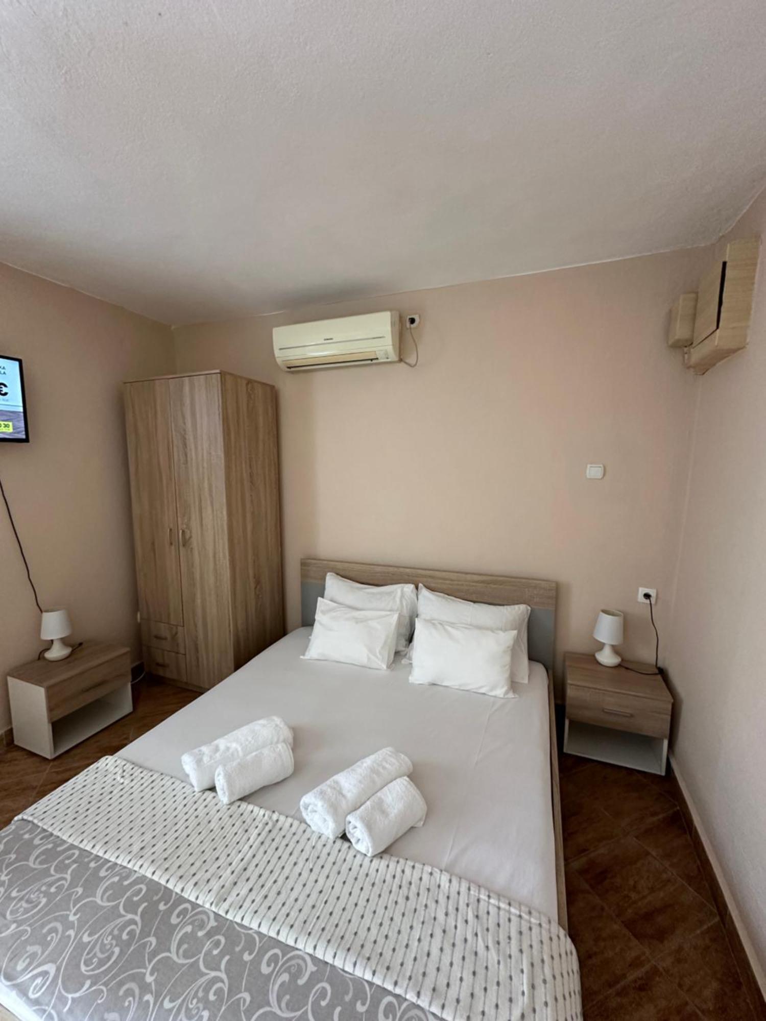 Apartman Nina Рисан Екстериор снимка