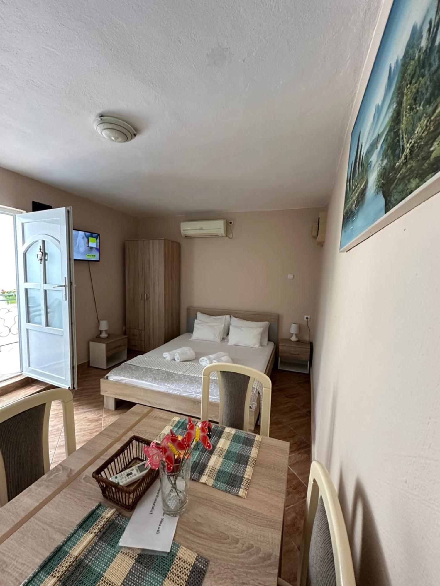 Apartman Nina Рисан Екстериор снимка