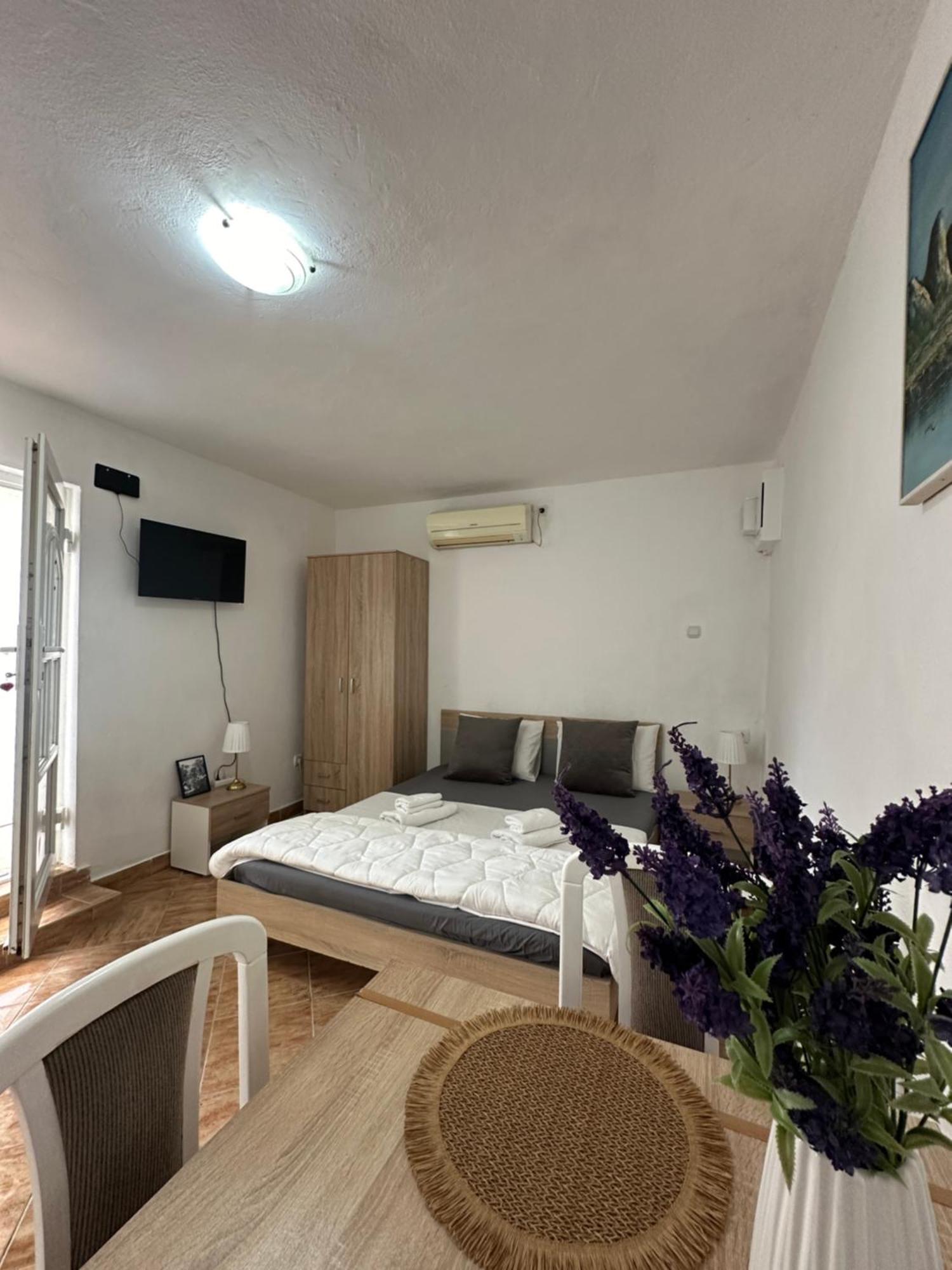 Apartman Nina Рисан Екстериор снимка