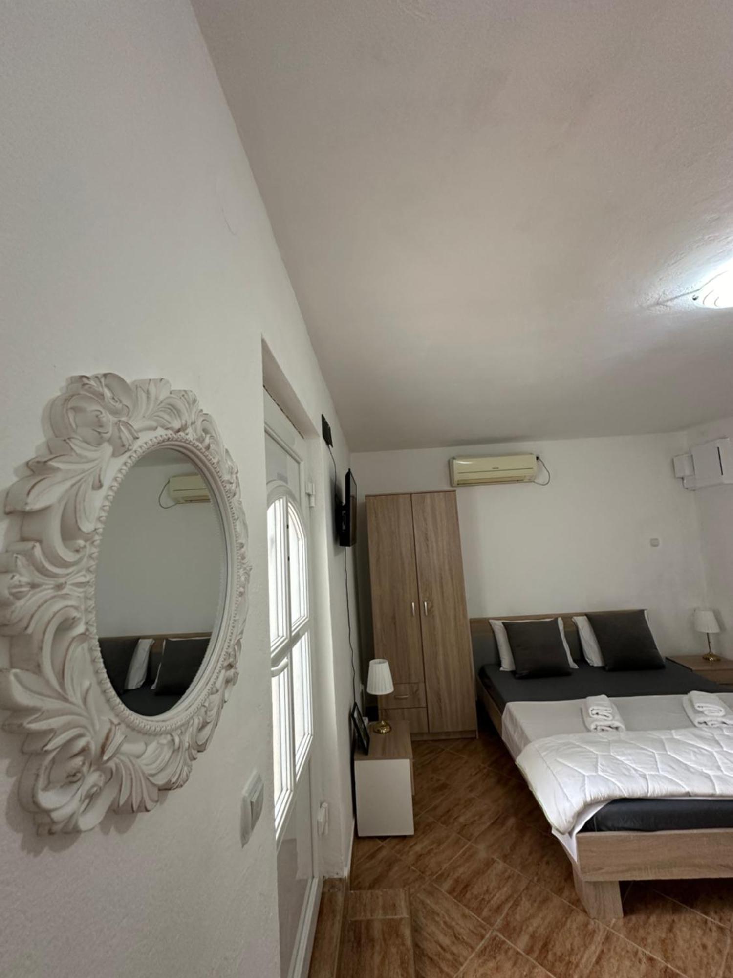Apartman Nina Рисан Екстериор снимка